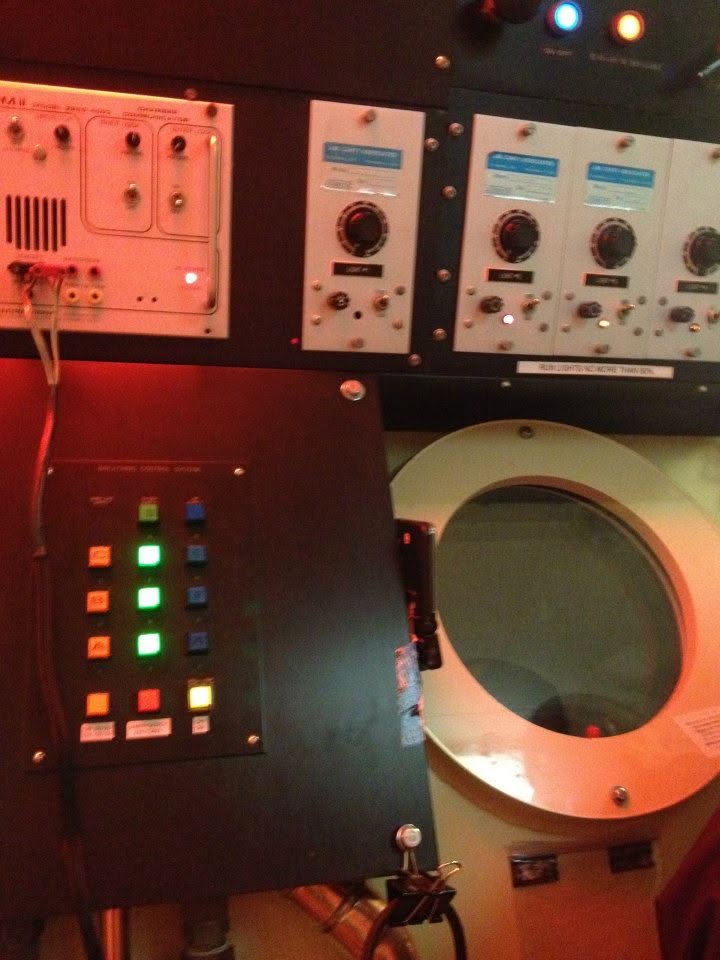 Hyperbaric chamber control console