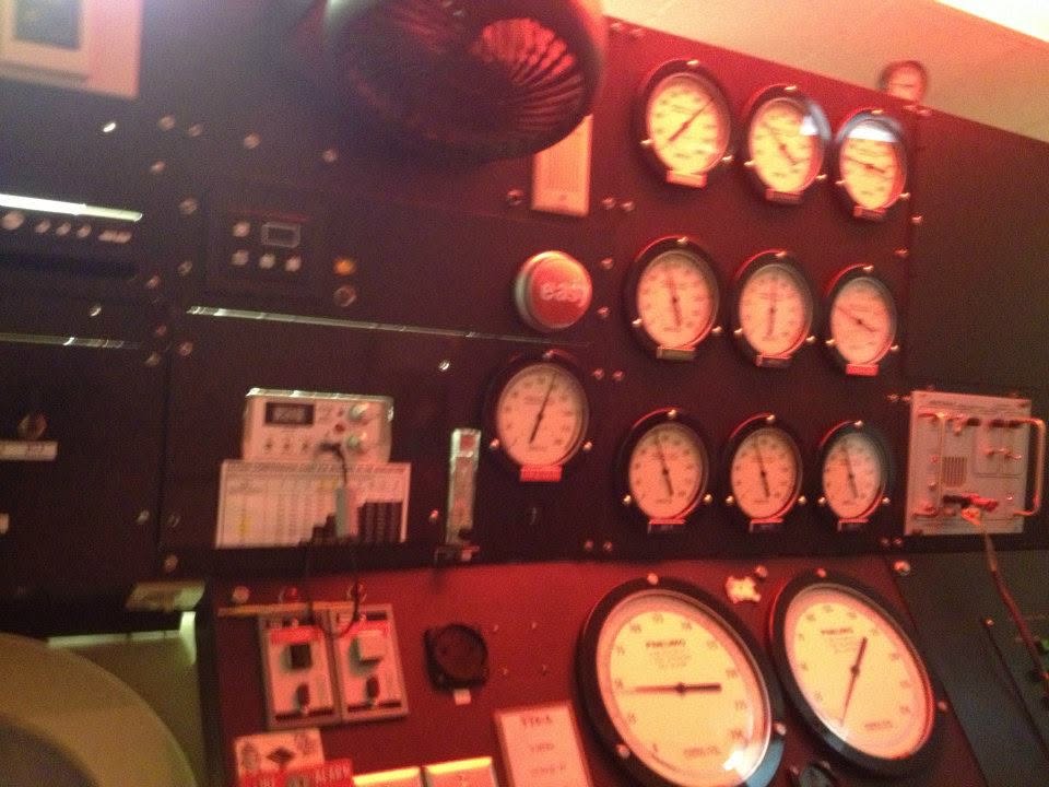 Hyperbaric chamber pressure gauges