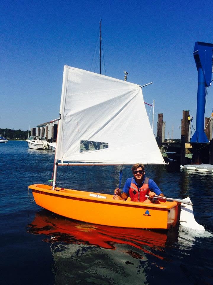 Solo sailing instruction aboard a dinghy